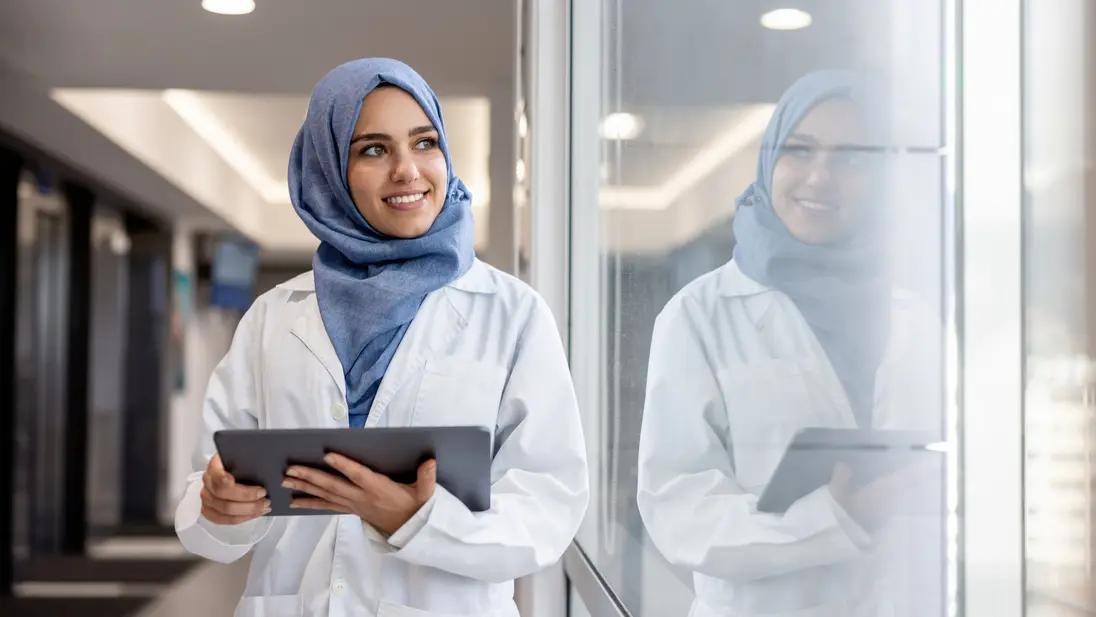 الدليل العملي للأطباء لاستخدام الذكاء الاصطناعي في النسخ الطبي داخل دول مجلس التعاون الخليجي